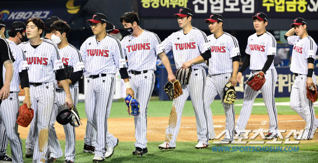 1위 탈환 류지현 감독 "오지환 2타점, 문보경 홈런이 결정적"