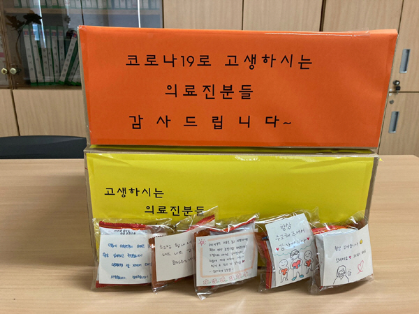 이산고 학생·교사, 동탄성심병원에 의료진 응원 선물 전달