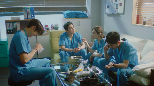  '슬기로운 의사생활2' 넷플릭스 통해 전세계 공개