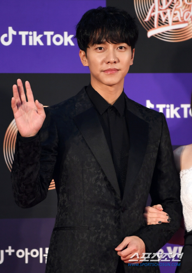 이승기, 1인 기획사→후크엔터와 재계약 "변함없이 응원" 