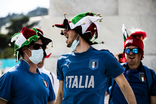  몰아친 이탈리아, 안 뚫린 터키. 전반 0-0