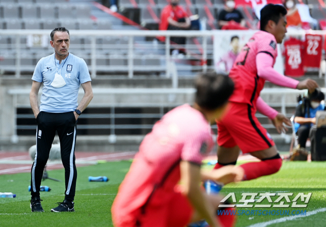 '왜 자꾸 쓰러져' 벤투 감독, 레바논 침대축구에 '폭발'