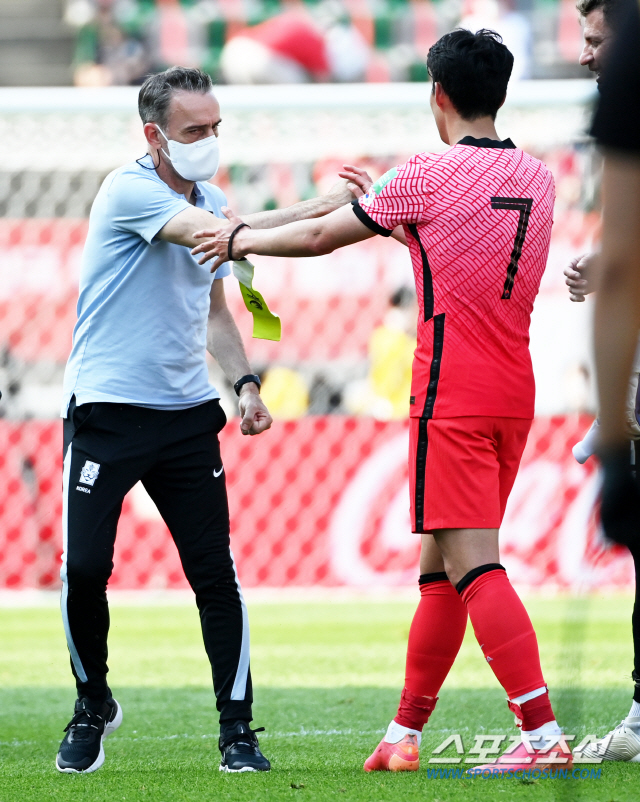  벤투 감독 "침대 축구, 심판들이 적극 대응해야 한다"