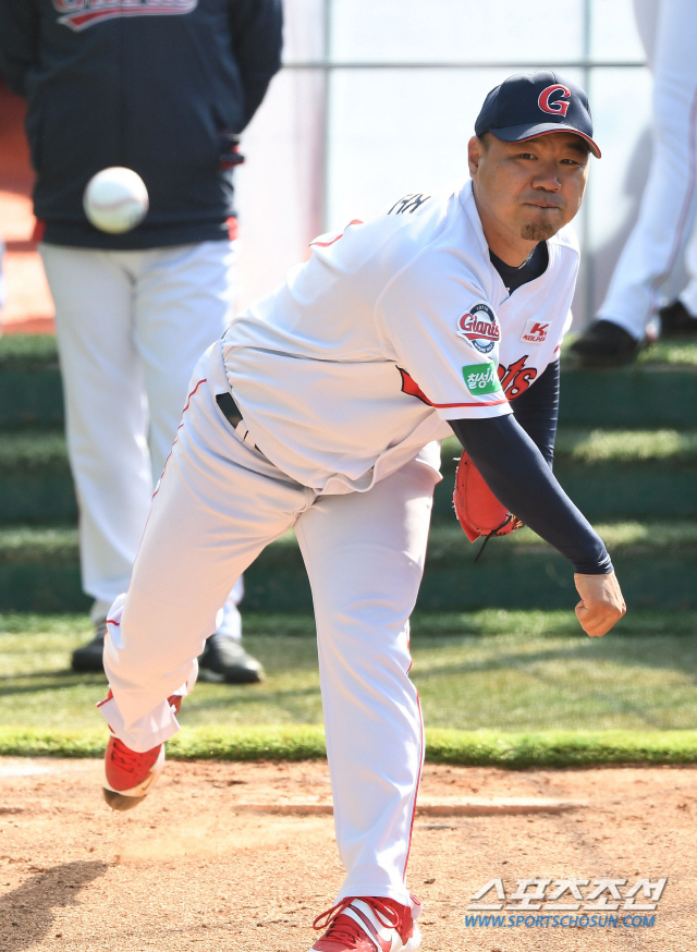 'KBO 최고참' 송승준에 내려진 72G 징계, 롯데 구단은 '거리두기'