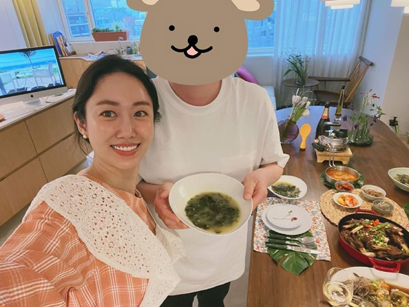 전혜빈, ♥치과의사 남편 위한 으리으리 생일상 "혼자있게 해서 미안해"