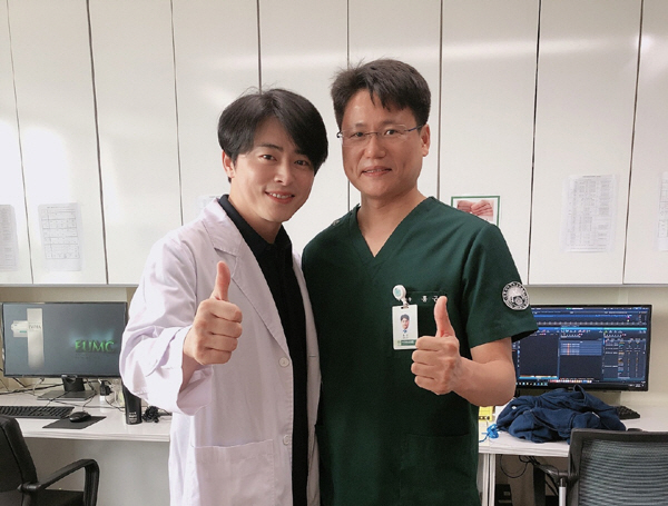 '슬기로운 의사생활' 제작팀, 이화의료원에 기부금 전달