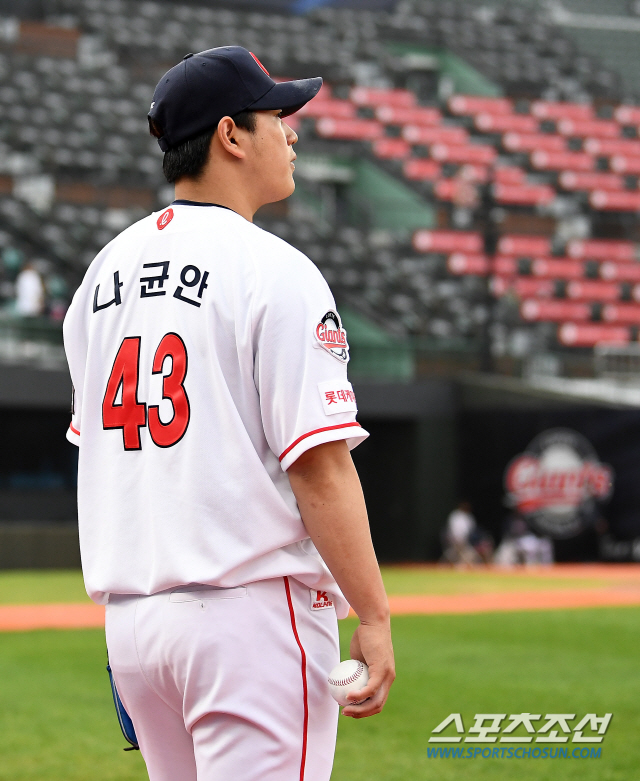 성장통 겪는 대포알 투수, '엔트리 말소→1군 동행' 숨은 이유는