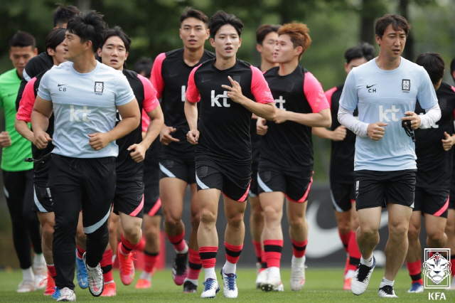 고르고 골랐는데 왼쪽 풀백이 약하네, 김학범호 예상 베스트11을 꼽았다