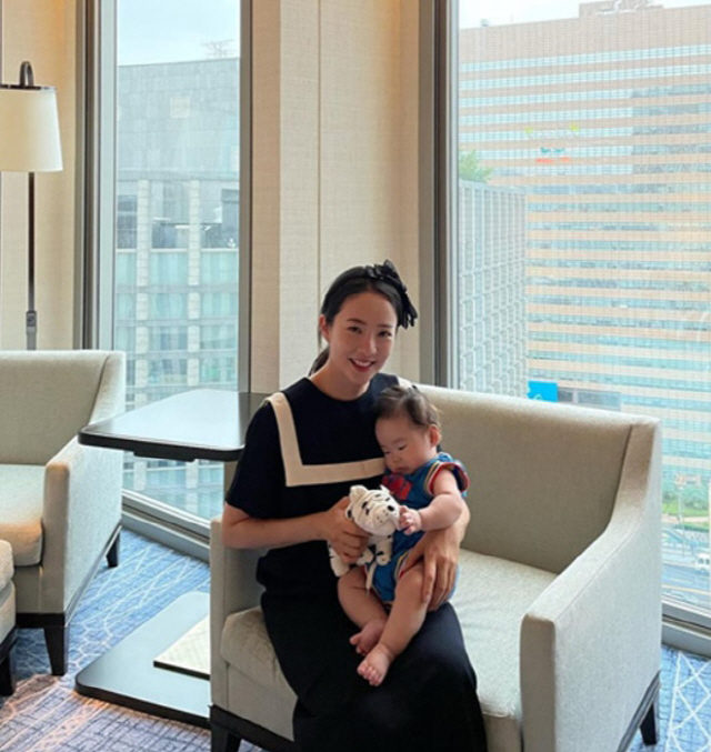 박은영, 'CEO 남편♥' 판박이 아들과 5성급 호텔 호캉스..범준이 많…