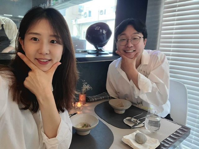 박휘순, ♥17세연하 아내와 고급식당서 코스요리 데이트 "생전 처음 먹는…