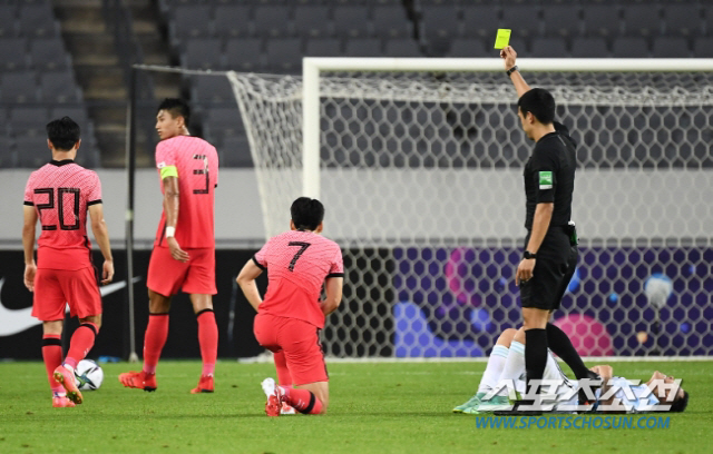 스로인 대신 킥인? 경고시 5분간 퇴장?…FIFA,혁명적인 규칙 '실험'