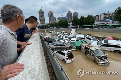 1년치 비가 사흘만에…중국 정저우서 25명 사망·7명 실종