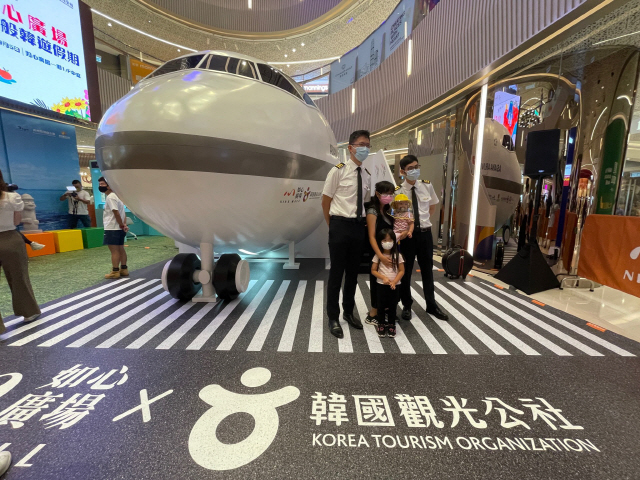 한국관광공사, 홍콩 중심가에서 '제주에 있는 척' 캠페인 진행
