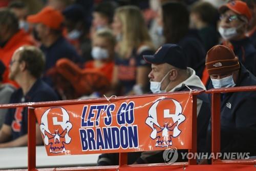 미국 휩쓰는 '렛츠고 브랜든' 밈 열풍…대체 무슨 뜻이길래