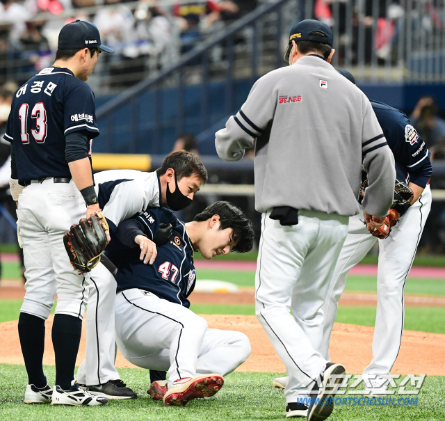 아찔했던 타구 강타…송구 뒤 쓰러진 투혼 