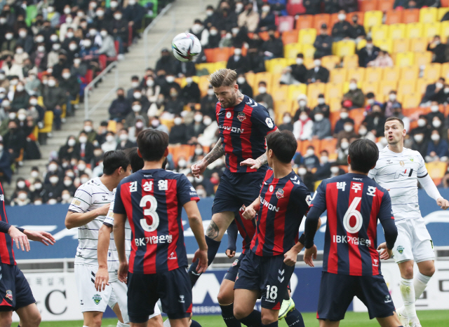 '정재용 결승골' 수원FC, '득점 취소' 전북 3대2 제압