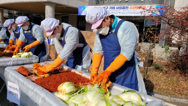 국제성모병원 '기업사회공헌 김장대축제'로 온정 나눠