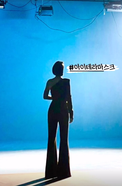 김혜수, 드레스→바지 핏도 예술...비현실적인 CG 몸매