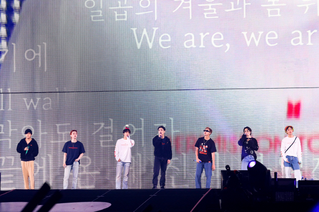 방탄소년단, 내년 3월 한국에서 콘서트 개최…LA 콘서트 성료 뒤 깜짝 …