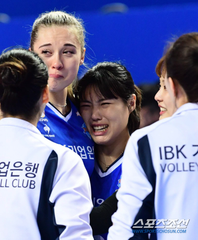 한국에서 정 떼야 하는 라셈 '마지막 홈 경기는 눈물바다' 
