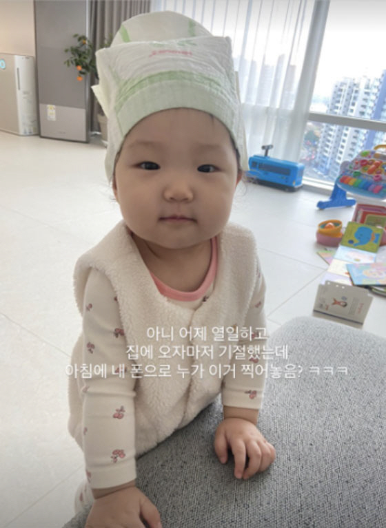 최희, 기저귀 머리에 쓴 12개월 딸 '클수록 예쁜 母 닮아가네'..."…