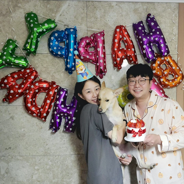 박휘순, 17살 연하 아내 민낯이 더 예쁘네 '행복한 생일파티'..."우…