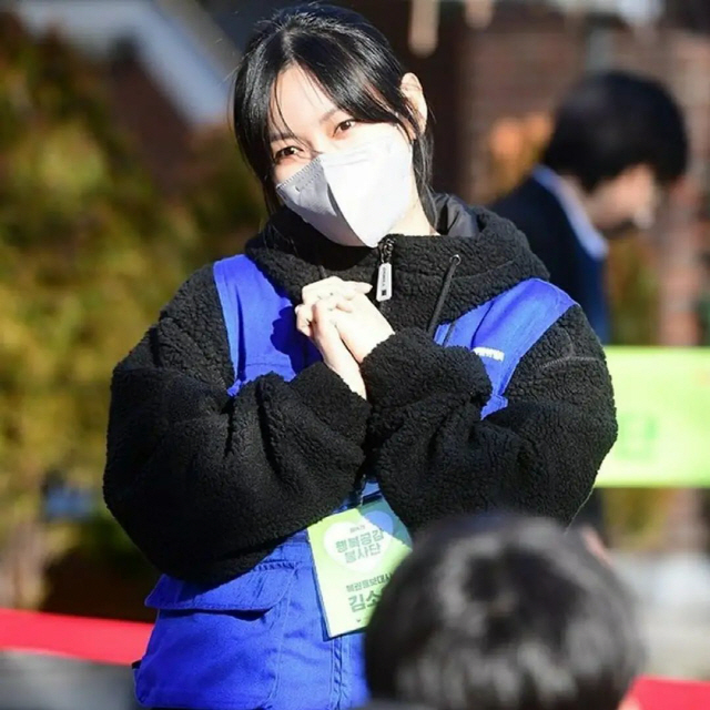 김소연, '펜하' 천서진을 어떻게 연기한 거야…눈빛부터 선한 '연탄 봉사…