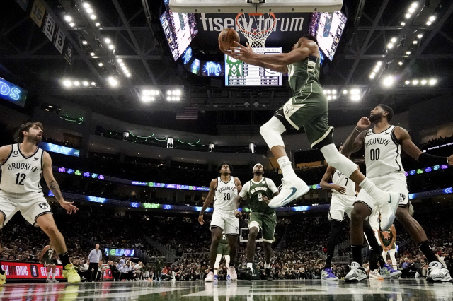 NBA 파워랭킹 1위 밀워키, 3위 피닉스 4위 보스턴 우승후보.  브루클린 21위, LA 레이커스 29위 웃음후보