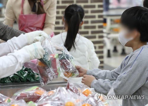 "왜 오늘은 주먹밥을 줘요?"…학교비정규직 파업에 급식 차질