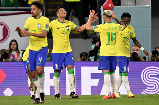 '한국과 16강 확정' vs '또 한번의 기적'…브라질-카메룬 선발명단 …