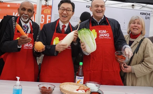 영국 런던 킹스턴구, 유럽 첫 '김치의 날' 지정…"한국 음식"