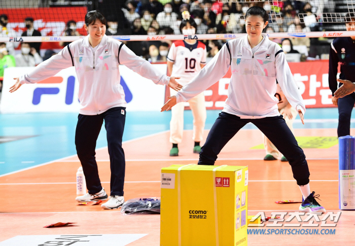 연경 언니 눈총에도~ '못말리는 코트위 춤꾼' 이다현 'V리그 댄스퀸' …