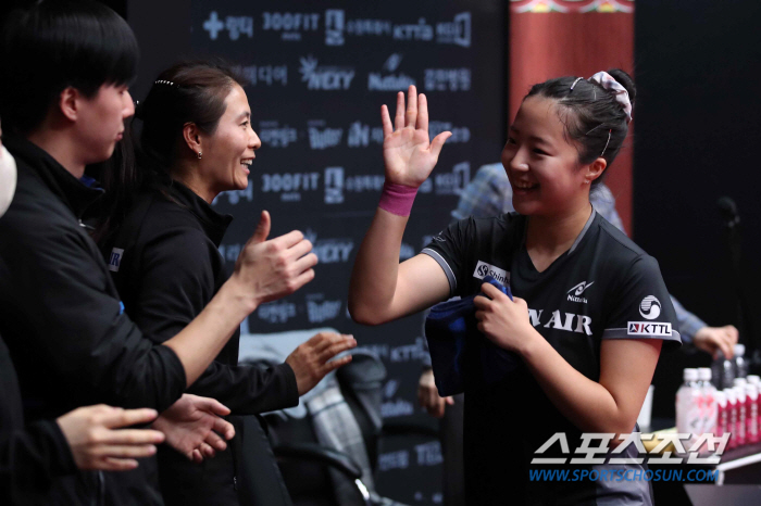 '더 강해진 삐약이'신유빈,프로데뷔전서 입증한 경쟁력