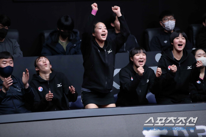 '더 강해진 삐약이'신유빈,프로데뷔전서 입증한 경쟁력