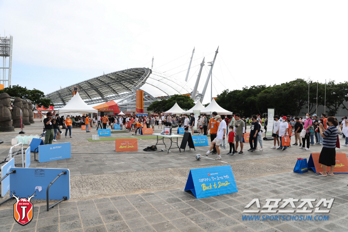 '4시간짜리 축구를 즐겨라!' 제주 유나이티드, 홈 개막전 오감만족 풍성…