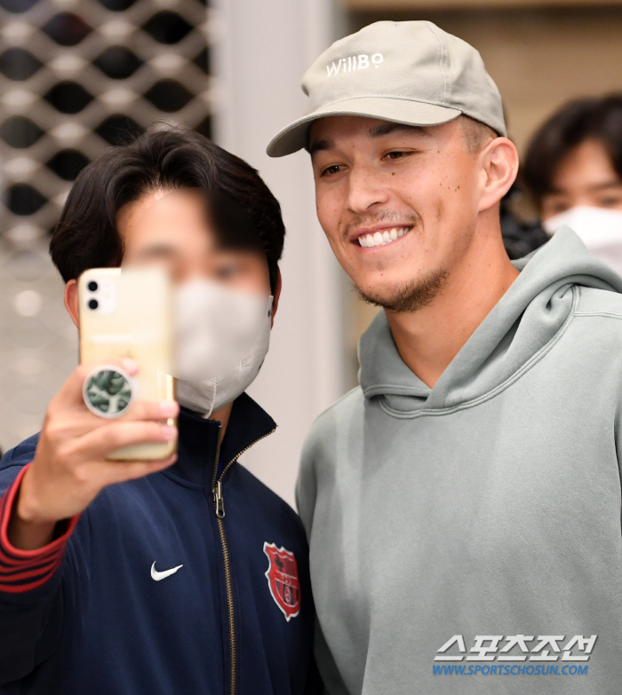 "안녕하세요" WBC대표팀 합류한 에드먼...'이게 바로 메이저리그 클래…