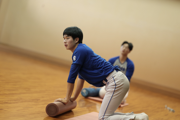 루키 삼총사 생존과 끝나지 않은 '젊은 피' 승부수, '절치부심' 고참 …