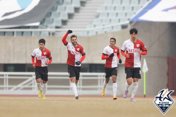 [현장에서]강력한 '승격후보' 부산, '겁 없는 막내' 천안 3대2 잡고…