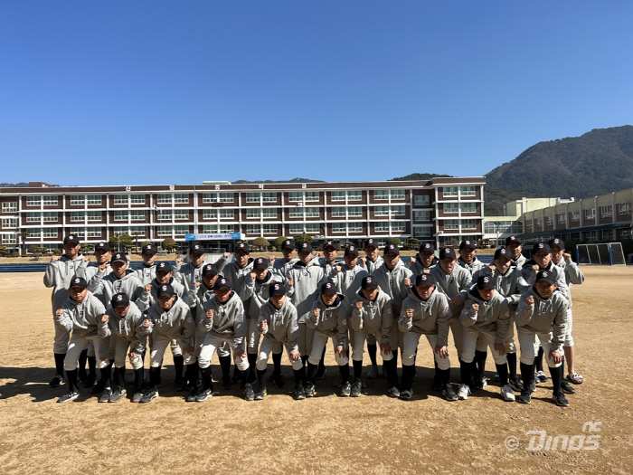 '창원 야구 힘내라!' NC, 연고 중학교 야구팀에 2500만원 상당 의…