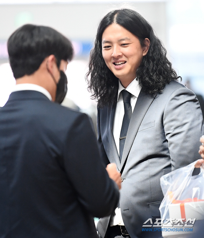 '걸전의 땅 일본 출국' ML 키스톤콤비 에드먼·김하성 '눈빛만 봐도 통…