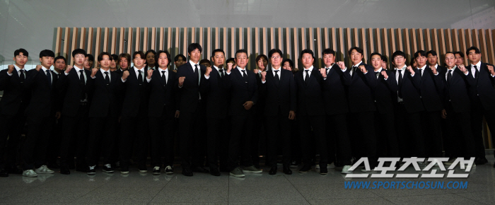 '걸전의 땅 일본 출국' ML 키스톤콤비 에드먼·김하성 '눈빛만 봐도 통…