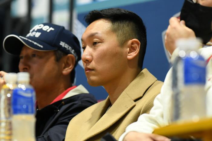 입국 첫날 배구장 직행…사상 첫 '교포 감독' 아헨 킴 "페퍼의 열정, …