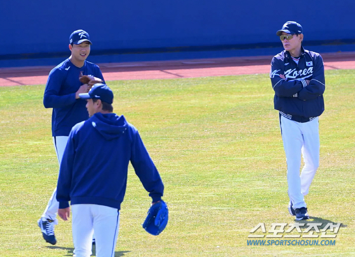 강철매직 손에 닿자 고민거리 해결, WBC 대표팀 신인왕 듀오는 궁금한게…