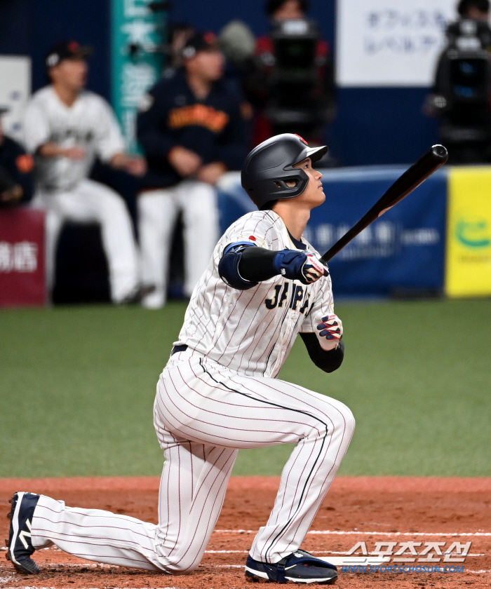 17년전 이승엽이 쓴 WBC 단일대회 최다홈런, '무릎꿇고 친' 오타니가…