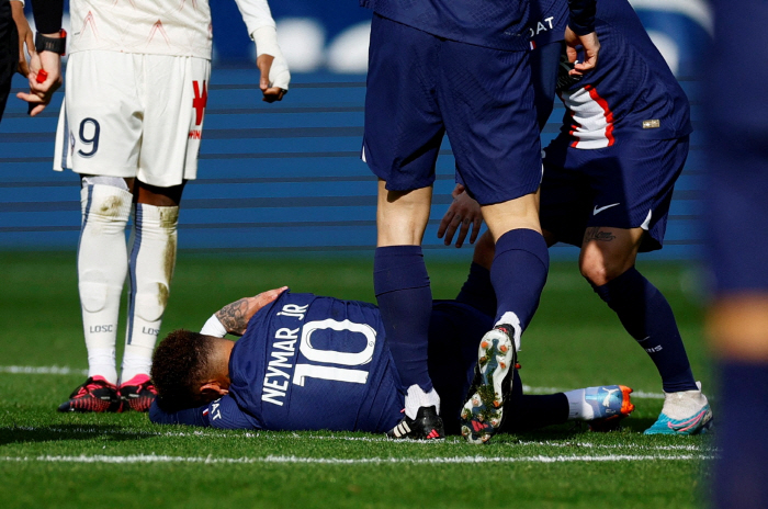 또 4개월 결장 '시한폭탄' 네이마르의 오른 발목, 보다못한 PSG 이번…