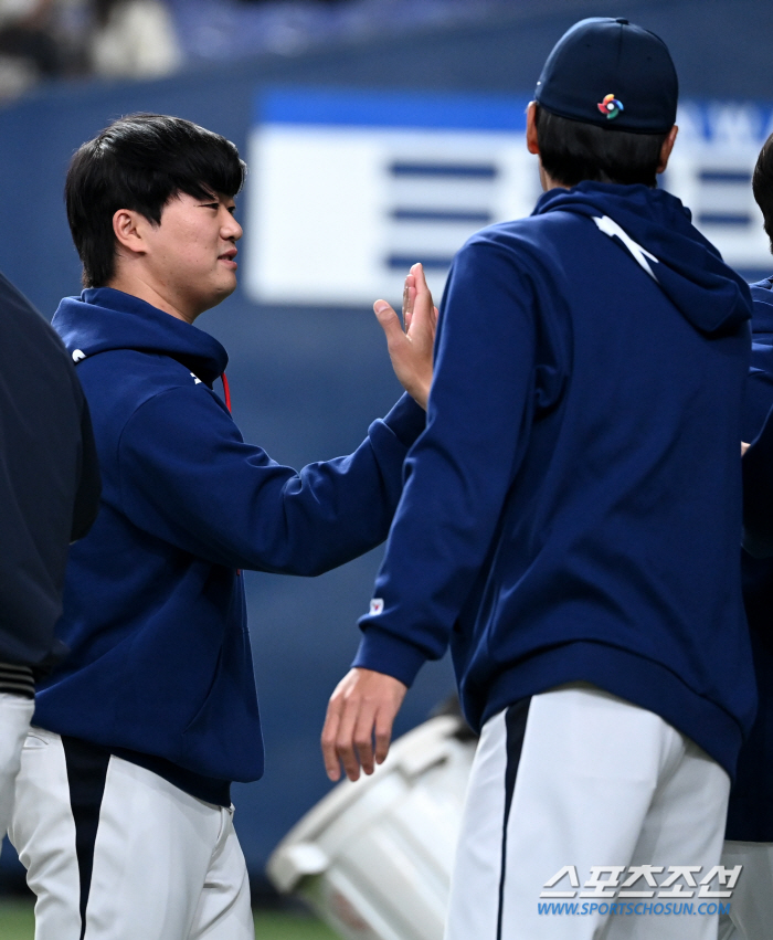 밝게 웃은 고우석 "저 괜찮아요. 병원 안가도 되는데…"[오사카 인터뷰]