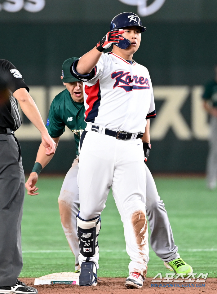 '찬물' 끼얹은 희대의 세리머니 아웃, 도쿄 참사 전주곡 되나 [WBC]