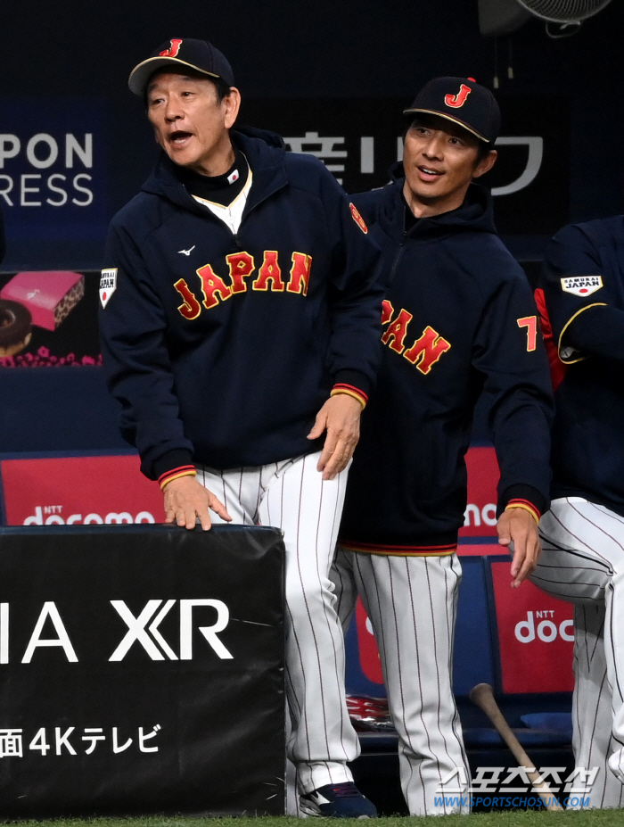 日 감독 "한국 강한 팀…필사적으로 이기고 싶었다"[도쿄 현장]