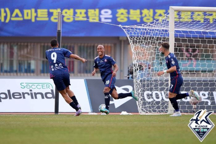 '발디비아 데뷔골' 전남, 이랜드 1대0 잡고 첫 승(종합)