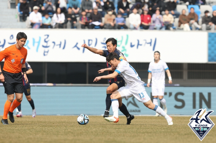 '정신 차려, 수원!' 고개 숙인 김보경 "야유와 비난, 다음 경기선 듣…